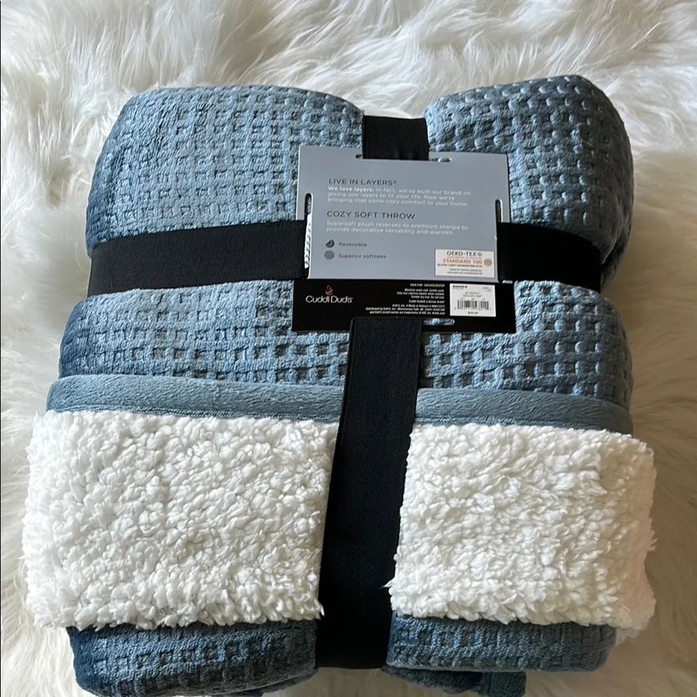 🆕 Cuddl Duds Waffle Textured Blue and White Cozy Soft Throw